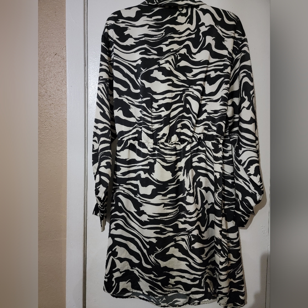 H&M Zebra Print Wrap Dress (Ivory & Black) - Picture 7 of 8
